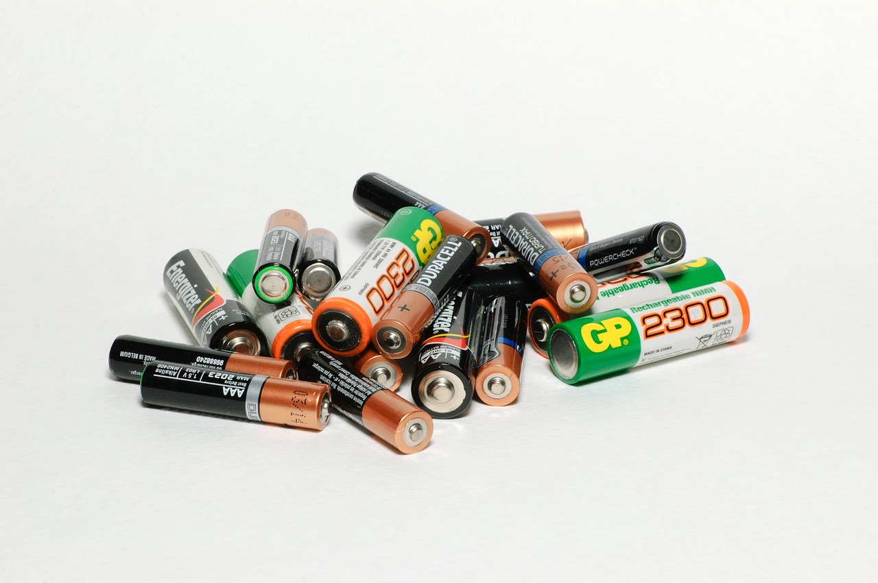 Batterie ricaricabili: come migliorano le prestazioni del tuo spazzaneve cordless